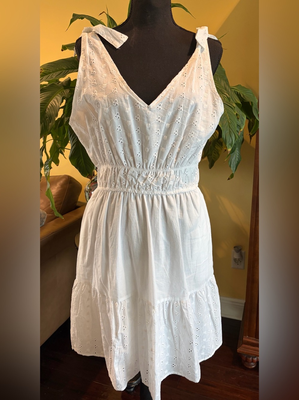 NWT!! MPH Collection white eyelet dress, has pockets - Large